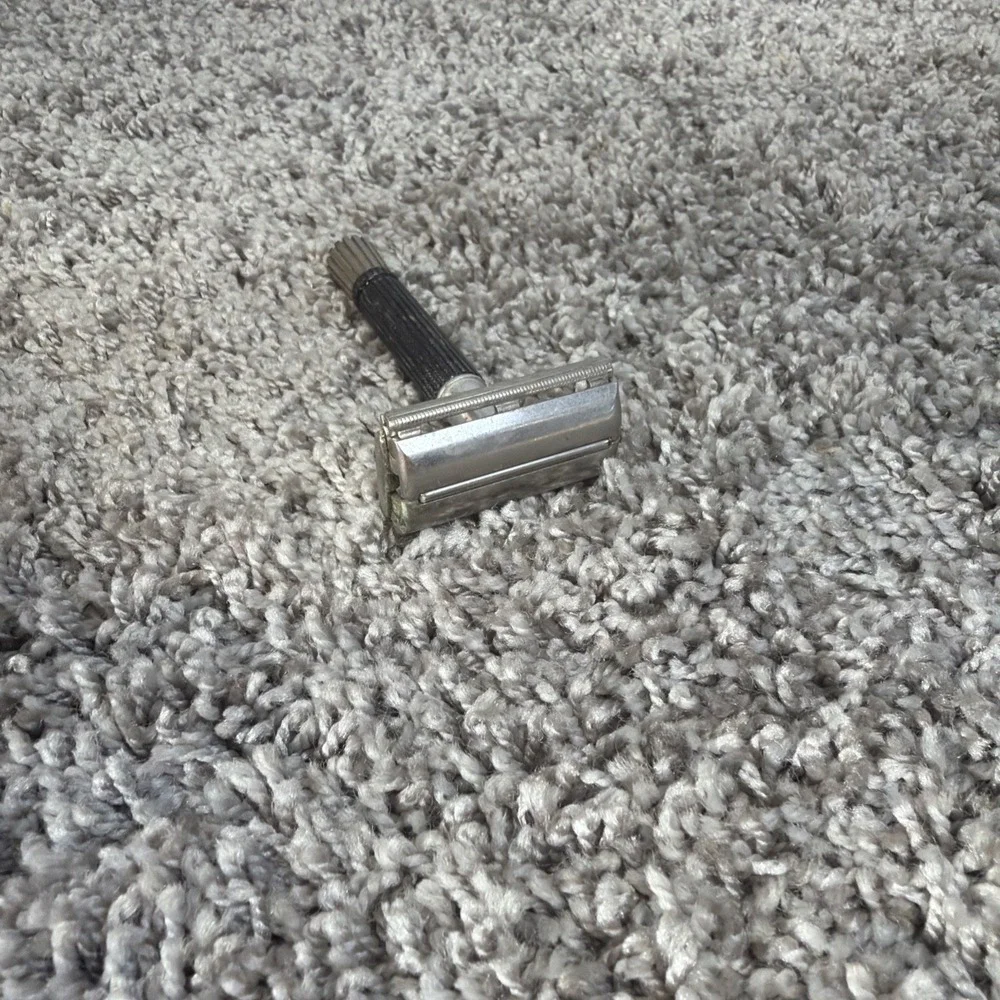 Vintage 1967 Gillette Black Handle Super Speed DE Safety Razor M4